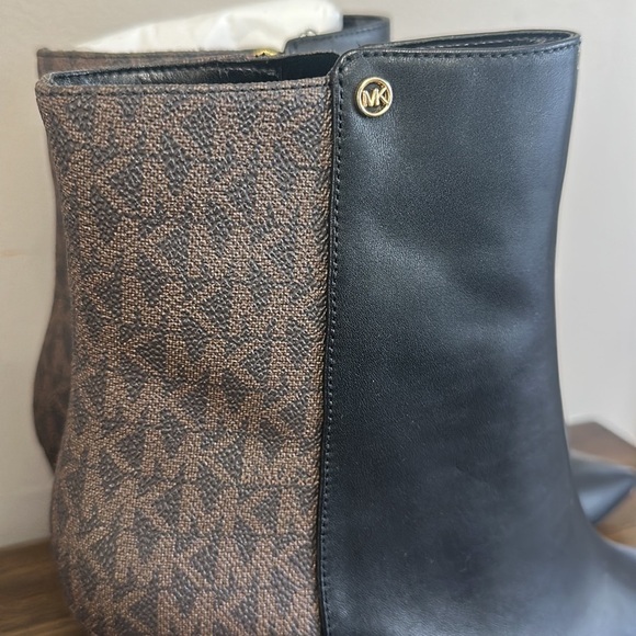 NEW Michael Kora Alina Flex Logo Ankle Bootie - Picture 2 of 8